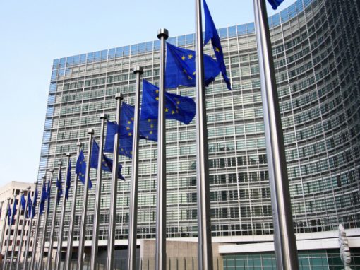 La Commission européenne conditionne le versement des fonds Covid à la promotion LGBT