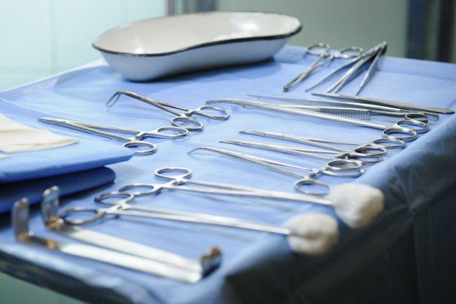 768106-sterilisation-equipements-chirurgie-base-prevention