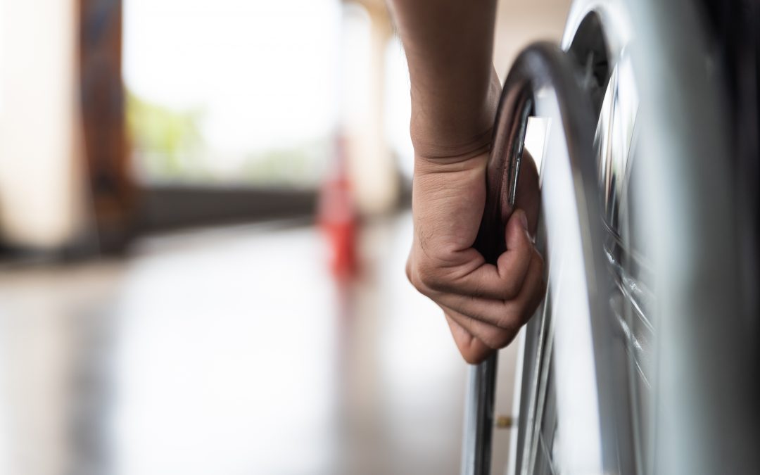 Neurotechnologies : trois hommes paralysés retrouvent la faculté de marcher