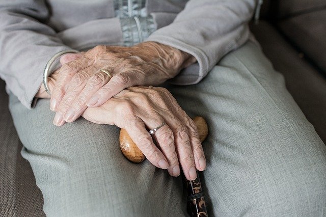 « Nous avons ouvert la voie à une euthanasie qui virera sans le dire à la modalité de gestion du grand âge »